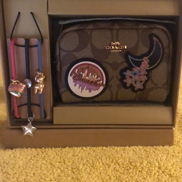 ⭐️🌙 COACH BOXED MINI BOXY COSMETIC CASE AND HAIR TIES SET ⭐️🌙 - Picture 2 of 16
